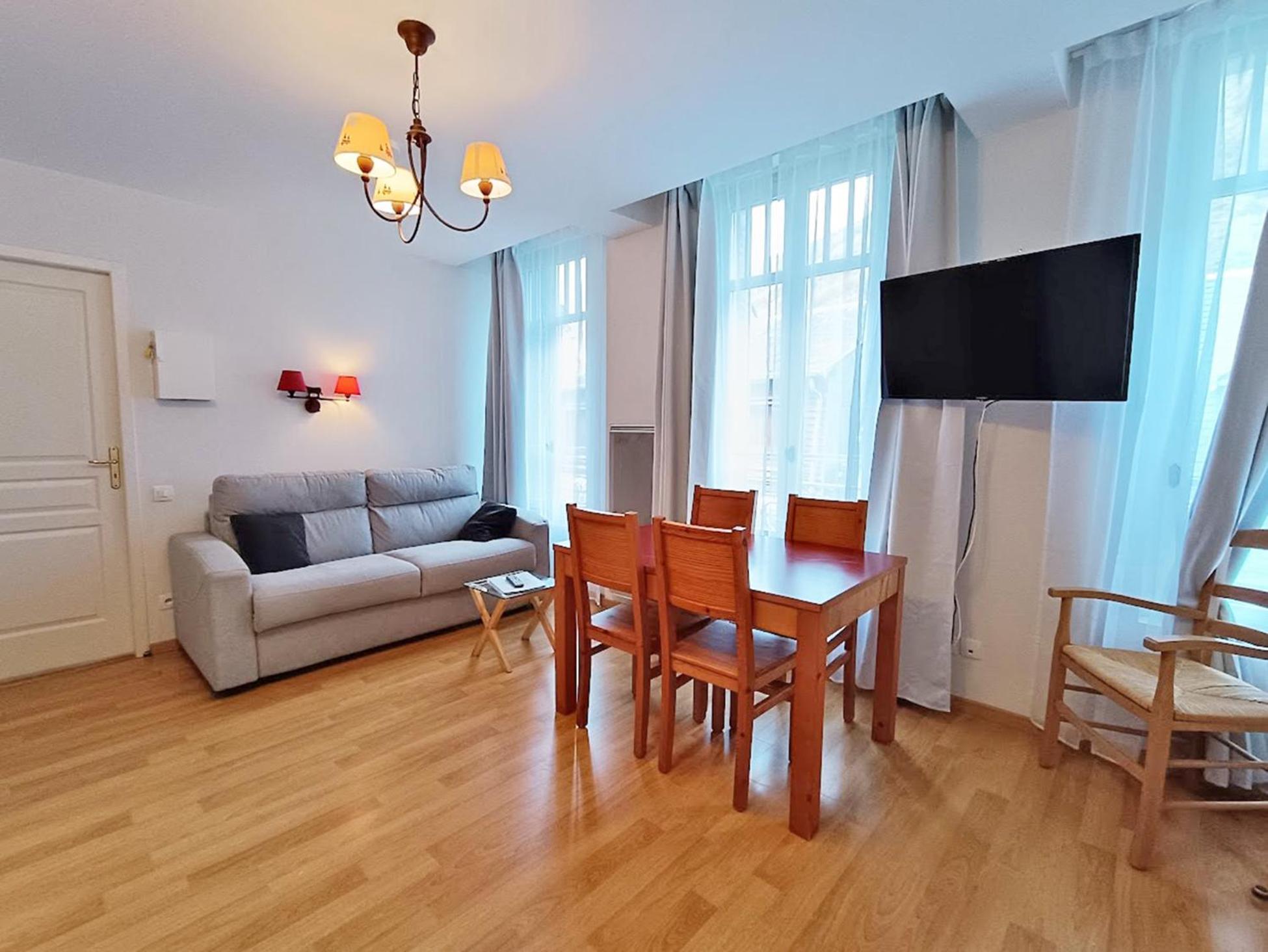 Apartmán Il Etait Une Fois Luchon, T2, Centre Luchon, Wifi, Casier A Skis, Ascenseur, 4 Personnes Bagnères-de-Luchon Exteriér fotografie
